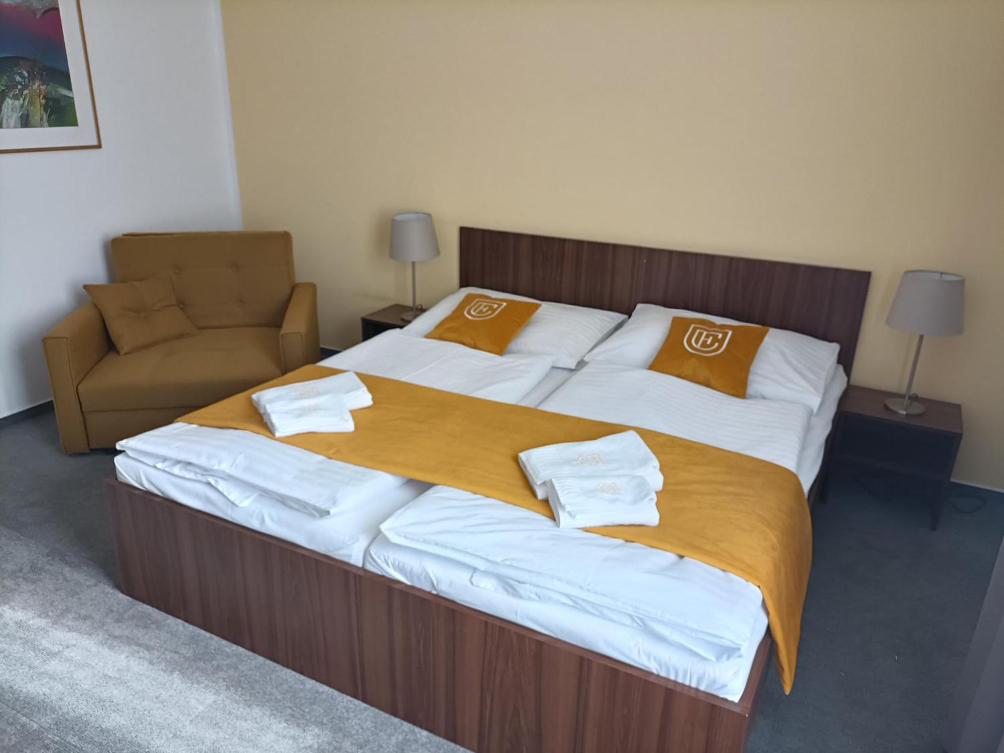 Hotel Eminent Stupava Esterno foto