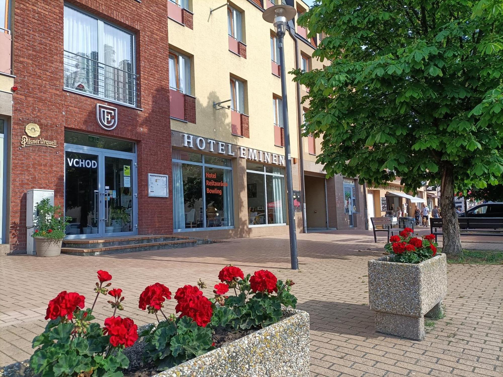 Hotel Eminent Stupava Esterno foto