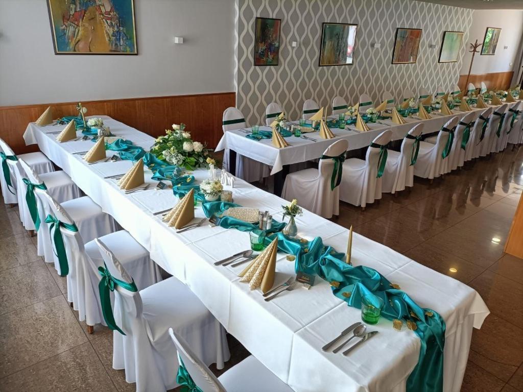 Hotel Eminent Stupava Esterno foto